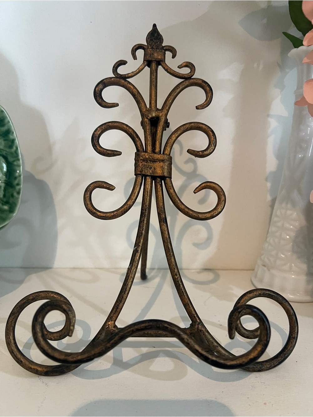Vintage Gold Scrollwork Metal Easel